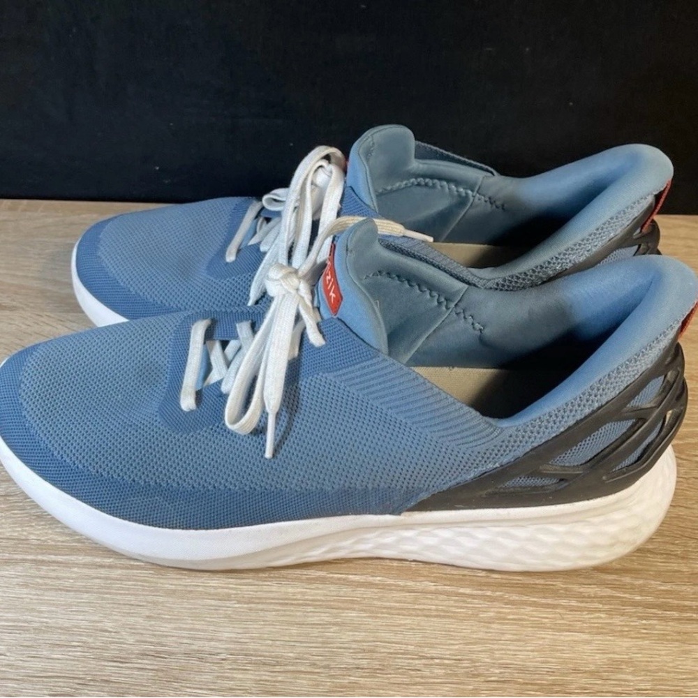 Light Blue kizik Athletic Sneakers size Men’s 14